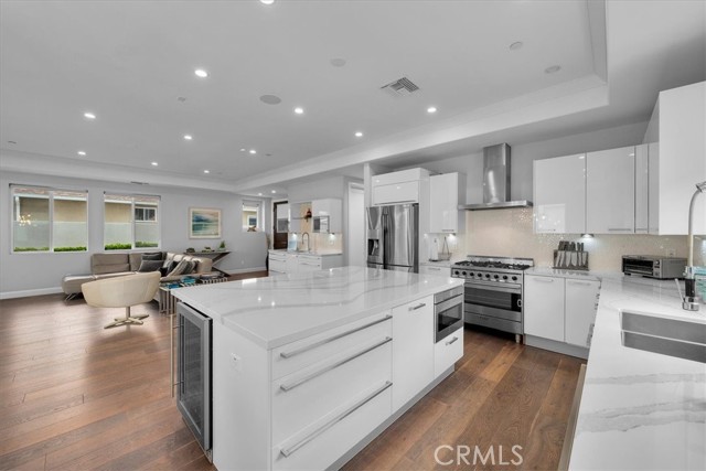 2214 Warfield Avenue, Redondo Beach, California 90278, 4 Bedrooms Bedrooms, ,3 BathroomsBathrooms,Residential,Sold,Warfield,SB24110583