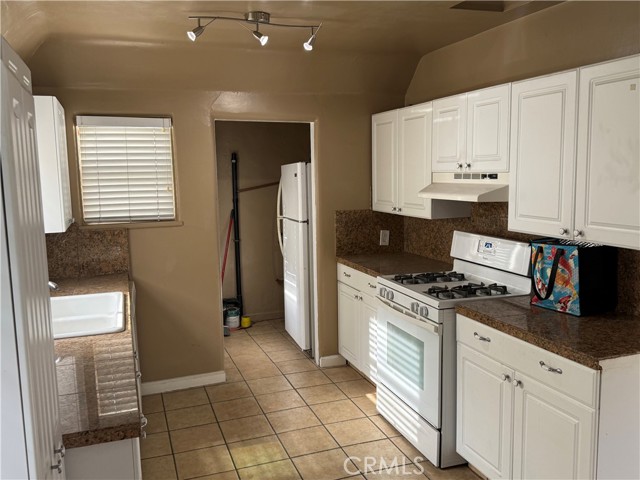 Detail Gallery Image 26 of 32 For 1437 Greenfield Ave, Los Angeles,  CA 90025 - – Beds | – Baths