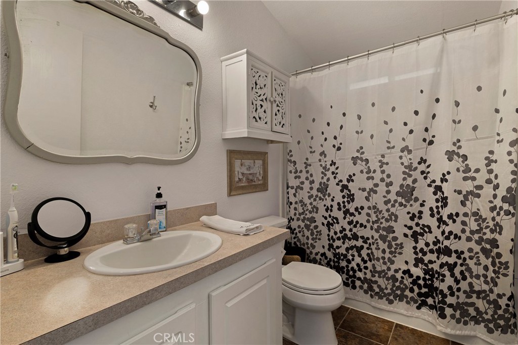 https://media.crmls.org/medias/c05f7876-518d-4468-9e5f-8e17a09db305.jpg?preset=X-Large