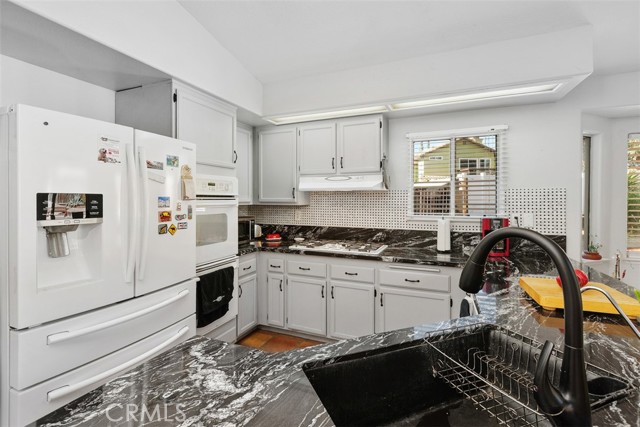 40169 Los Olivos Court, Murrieta CA: https://media.crmls.org/medias/c05f82a0-caa4-41c8-a8aa-0f07b7a10e5c.jpg