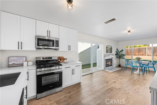 Detail Gallery Image 25 of 54 For 22015 Romar St, Chatsworth,  CA 91311 - 4 Beds | 3 Baths