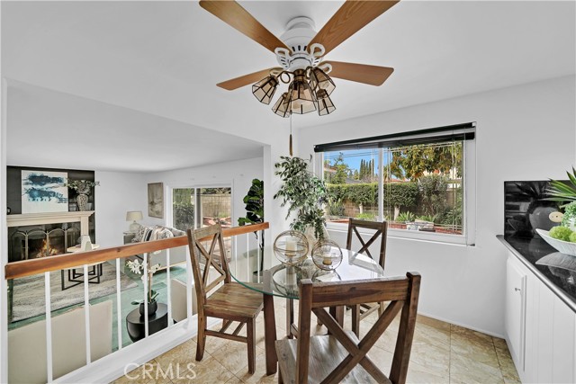 eat-in kitchen nook