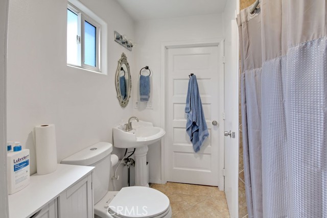 522 S Helena Street, Anaheim CA: https://media.crmls.org/medias/c0608837-5088-4355-b177-e0cf8d138281.jpg