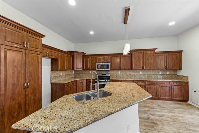 Detail Gallery Image 6 of 34 For 2515 Sweet Rain, Corona,  CA 92881 - 5 Beds | 3 Baths