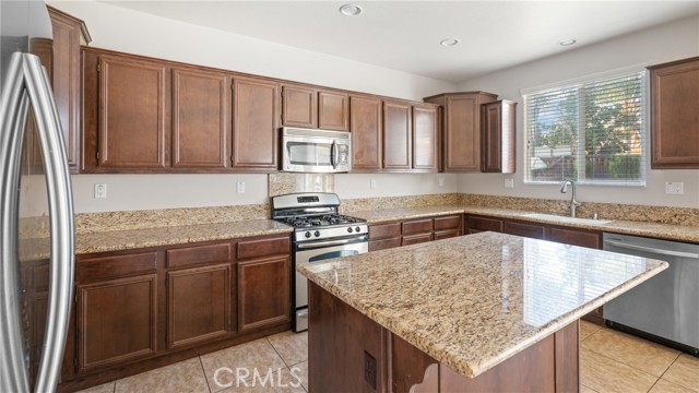 Detail Gallery Image 5 of 18 For 29360 Coral Island Ct, Menifee,  CA 92585 - 3 Beds | 2/1 Baths