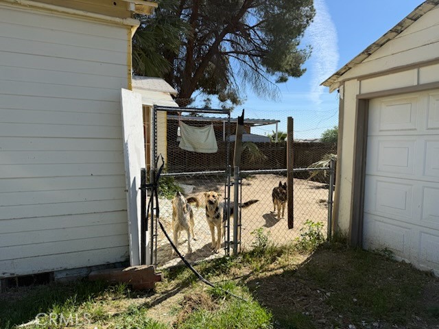 Detail Gallery Image 3 of 13 For 672 E Tache, Coalinga,  CA 93210 - 3 Beds | 2 Baths