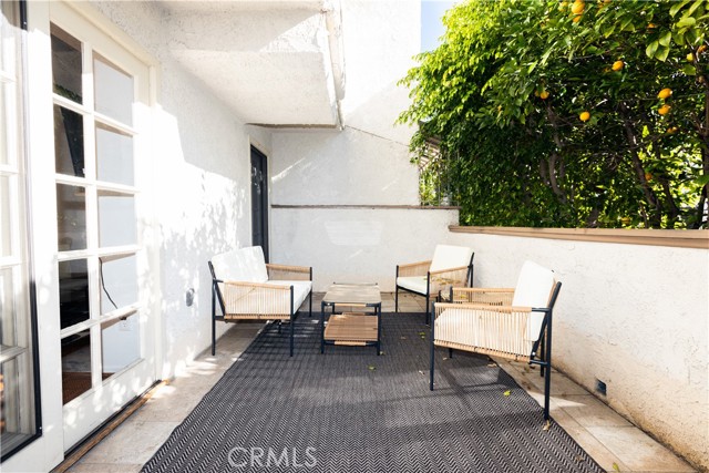Detail Gallery Image 15 of 25 For 5327 Coldwater Canyon Ave #D,  Sherman Oaks,  CA 91401 - 2 Beds | 2/1 Baths