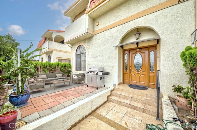 215 N Maple Avenue, Montebello CA: https://media.crmls.org/medias/c0616837-5ba8-43b6-bc20-7ca64c56148c.jpg