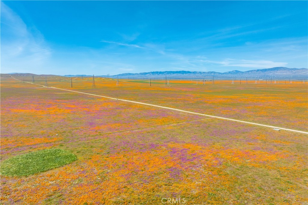 https://media.crmls.org/medias/c0638ff5-f194-400b-8097-db9b006b3746.jpg?preset=X-Large