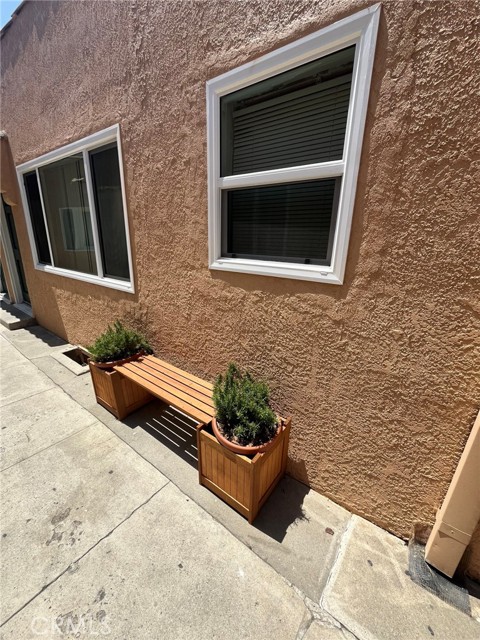 1222 E 10th Street, Long Beach CA: https://media.crmls.org/medias/c0642ac6-5d7a-4d3b-a5f0-ca4cd6d36e51.jpg