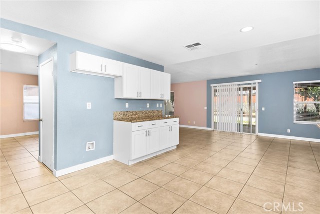 Detail Gallery Image 12 of 36 For 11355 Tondela St, Fontana,  CA 92337 - 5 Beds | 2/1 Baths