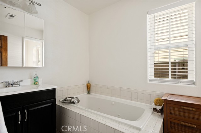 32784 Richmond Drive, Running Springs CA: https://media.crmls.org/medias/c0646d76-e53e-4c20-8689-986dcd54d998.jpg