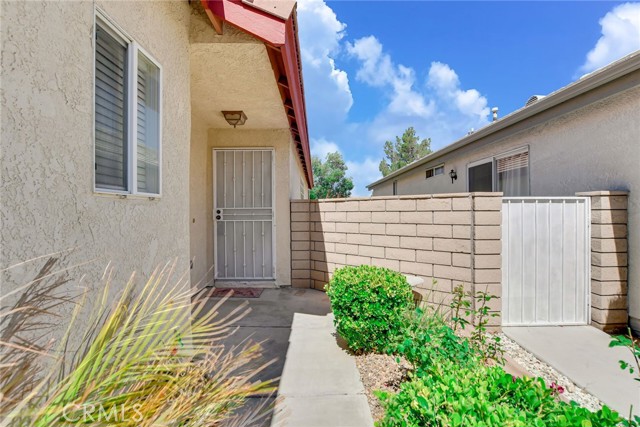 Detail Gallery Image 4 of 32 For 11241 Pleasant Hills Dr, Apple Valley,  CA 92308 - 2 Beds | 2 Baths