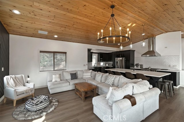 Detail Gallery Image 9 of 73 For 1051 Mound, Big Bear City,  CA 92314 - 4 Beds | 5 Baths