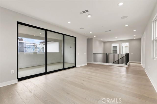 Detail Gallery Image 10 of 26 For 204 Stage, Irvine,  CA 92618 - 6 Beds | 5 Baths