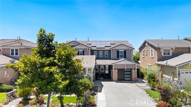 15583 N Peak Lane, Fontana CA: https://media.crmls.org/medias/c065d0a1-4dbc-4619-b2ec-864e2d2661d0.jpg