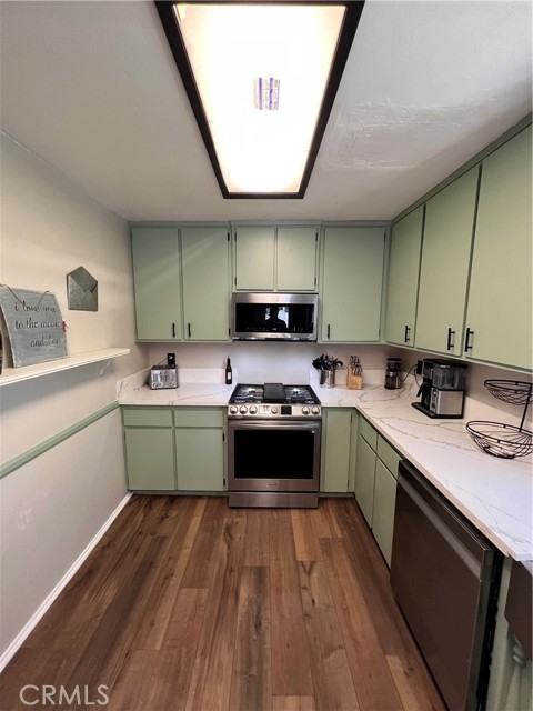 24792 Bernard Drive, Crestline CA: https://media.crmls.org/medias/c0678a27-bf33-4443-8358-7010064b7b40.jpg