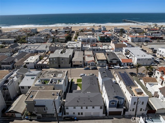 908 Manhattan Avenue, Hermosa Beach CA: https://media.crmls.org/medias/c0679d4a-ee30-40a9-ab80-c4e92560022e.jpg