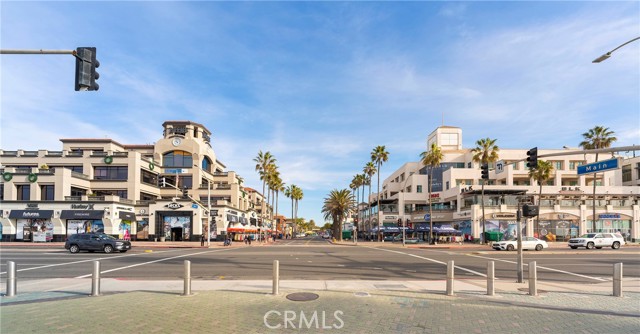 420 Lake Street, Huntington Beach CA: https://media.crmls.org/medias/c0689386-e93b-4f45-8fba-a39d0c6d4a23.jpg
