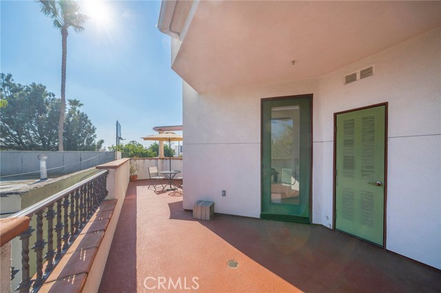 2001 Artesia Boulevard, Redondo Beach, California 90278, 1 Bedroom Bedrooms, ,1 BathroomBathrooms,Residential,Sold,Artesia,SB22021546