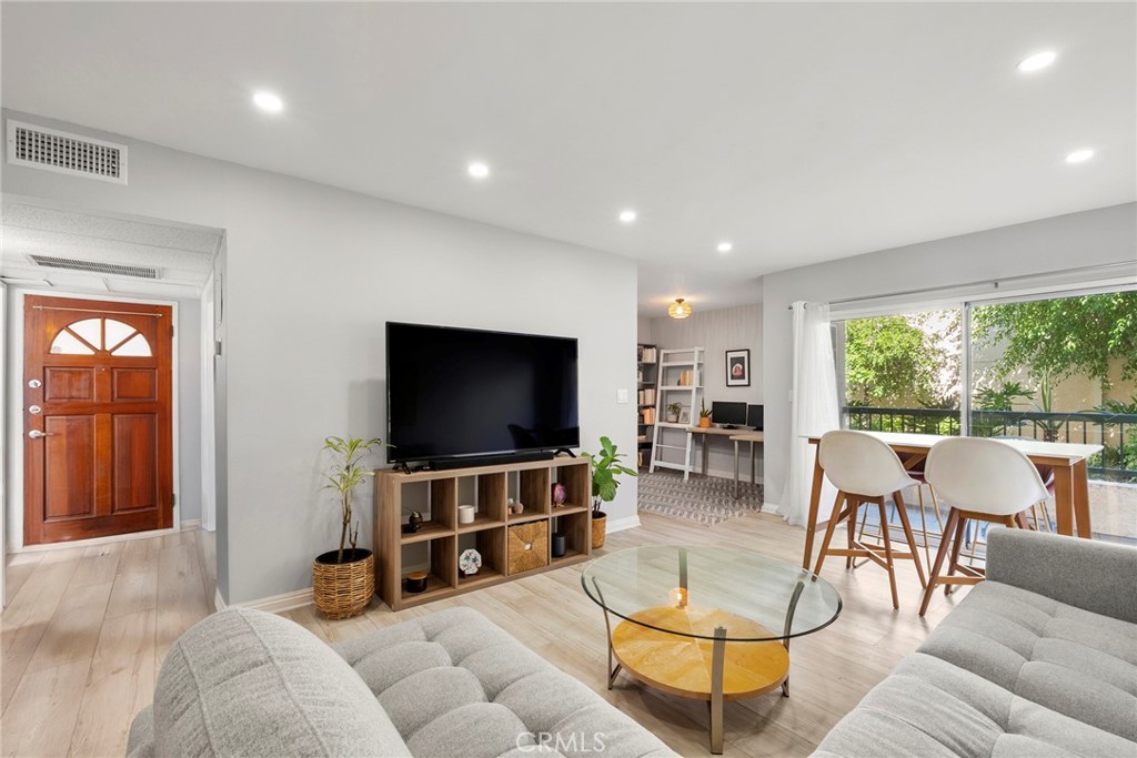 18307 Burbank #5