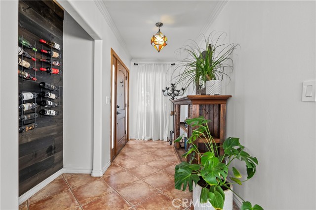 610 S Bel Aire Drive, Burbank CA: https://media.crmls.org/medias/c069e06b-6eea-4a16-a8f5-f33a4aba1408.jpg