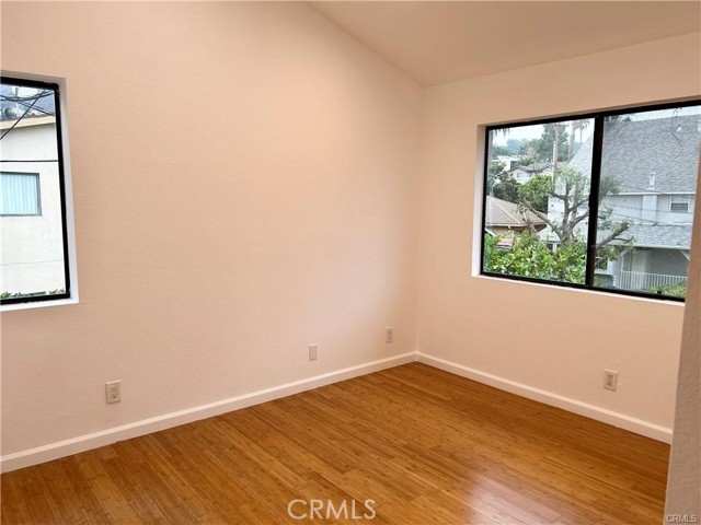 Detail Gallery Image 9 of 11 For 327 W Stocker St #4,  Glendale,  CA 91202 - 2 Beds | 2/1 Baths