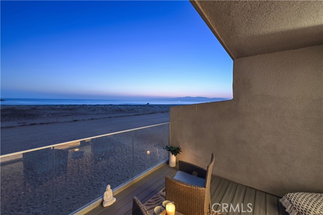 6 Voyage Street, Marina del Rey CA: https://media.crmls.org/medias/c06aa78c-b3a3-4a8e-9e06-01a538845df7.jpg
