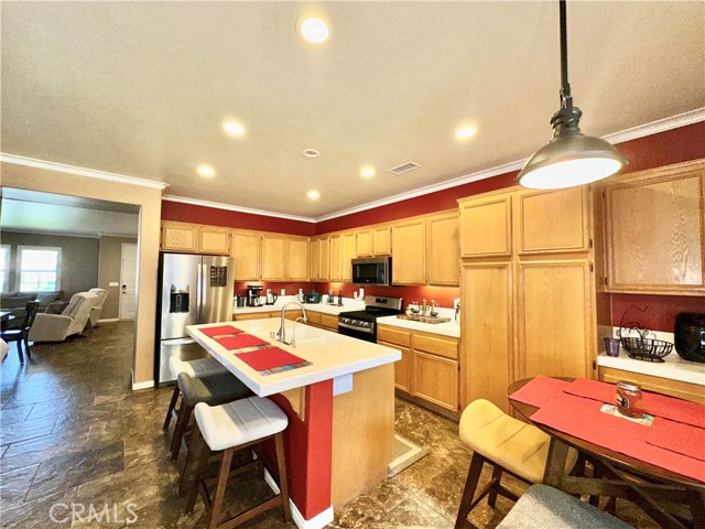 Detail Gallery Image 12 of 30 For 35579 Country Creek Dr, Yucaipa,  CA 92399 - 4 Beds | 2 Baths