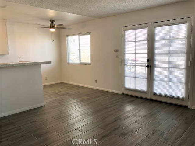 Detail Gallery Image 4 of 14 For 409 California St #1,  Huntington Beach,  CA 92648 - 1 Beds | 1 Baths