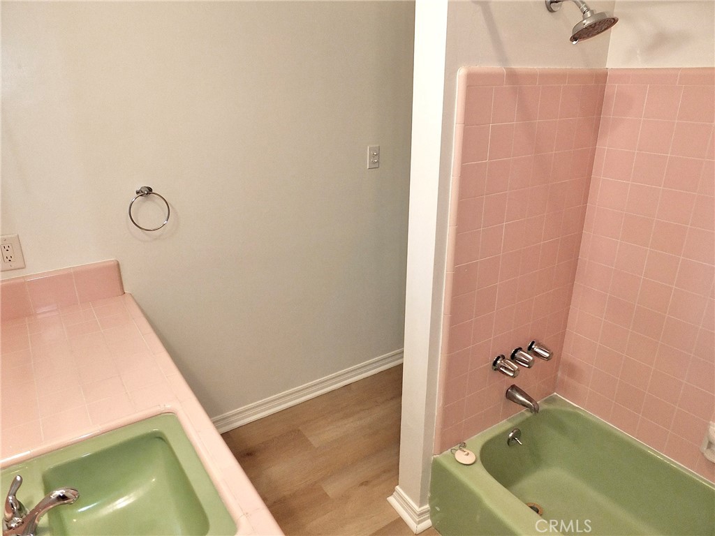 https://media.crmls.org/medias/c06bc306-c376-45af-bd0c-fb3621adc994.jpg?preset=X-Large