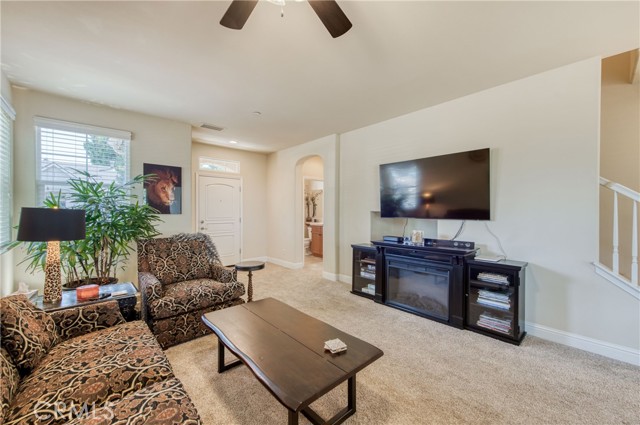 Detail Gallery Image 7 of 47 For 5272 W King Fisher Ln, Fresno,  CA 93722 - 4 Beds | 2/1 Baths