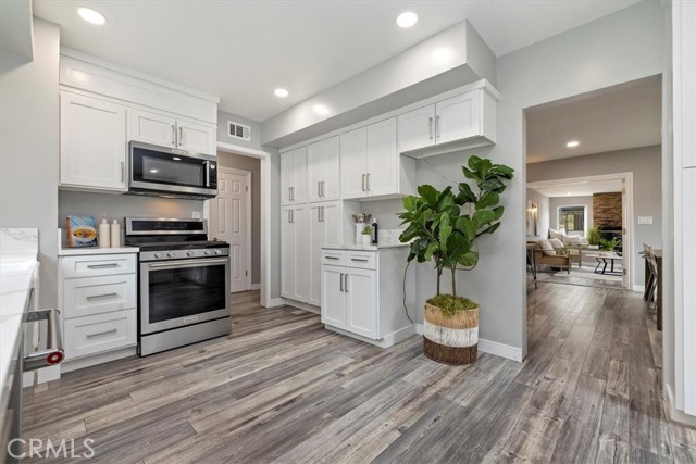 887 Kingman Drive, Norco CA: https://media.crmls.org/medias/c06d382f-bde2-4af3-b730-b5c69da59692.jpg