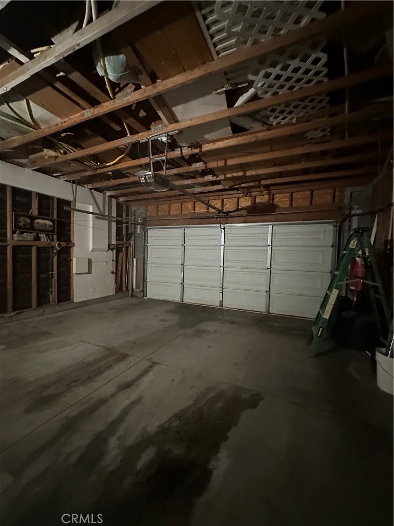 https://media.crmls.org/medias/c06e1c3f-7ddc-4b1f-a557-12341f018c5f.jpg?preset=X-Large