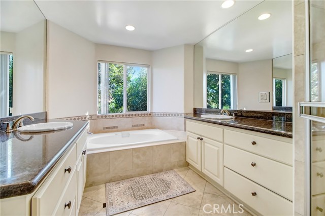 Detail Gallery Image 21 of 35 For 4330 Alhama Dr, Woodland Hills,  CA 91364 - 4 Beds | 3/1 Baths