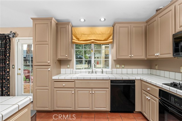 Detail Gallery Image 13 of 48 For 14 Knotts Glen Ct, Chico,  CA 95926 - 3 Beds | 2 Baths