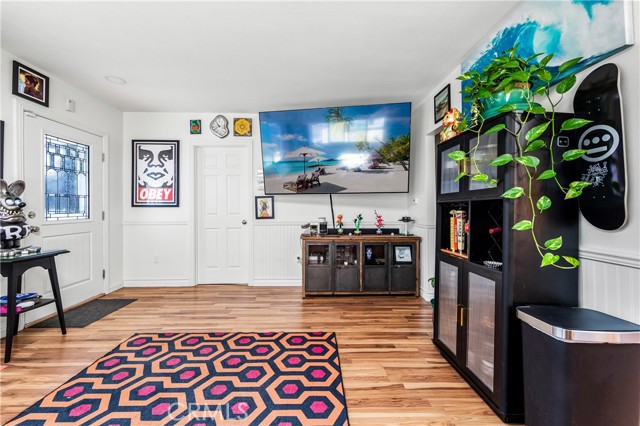 715 Olive Avenue, Huntington Beach CA: https://media.crmls.org/medias/c06fee58-e218-47c6-9d15-935289bb6963.jpg