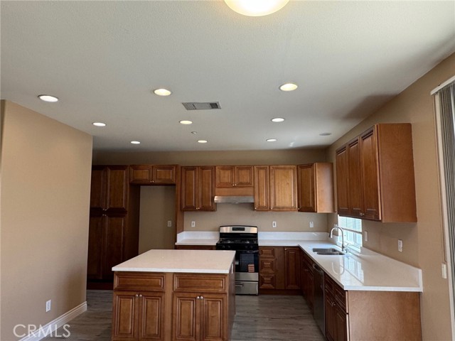 Detail Gallery Image 4 of 22 For 6927 Tailwind Ln, Fontana,  CA 92336 - 4 Beds | 2/1 Baths