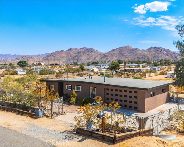 Detail Gallery Image 2 of 38 For 61961 Aster Pl, Joshua Tree,  CA 92252 - 2 Beds | 1 Baths