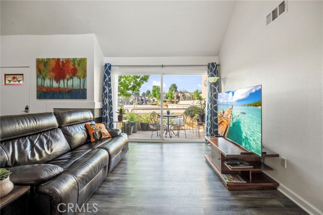 Detail Gallery Image 3 of 34 For 25712 Le Parc #20,  Lake Forest,  CA 92630 - 3 Beds | 2 Baths