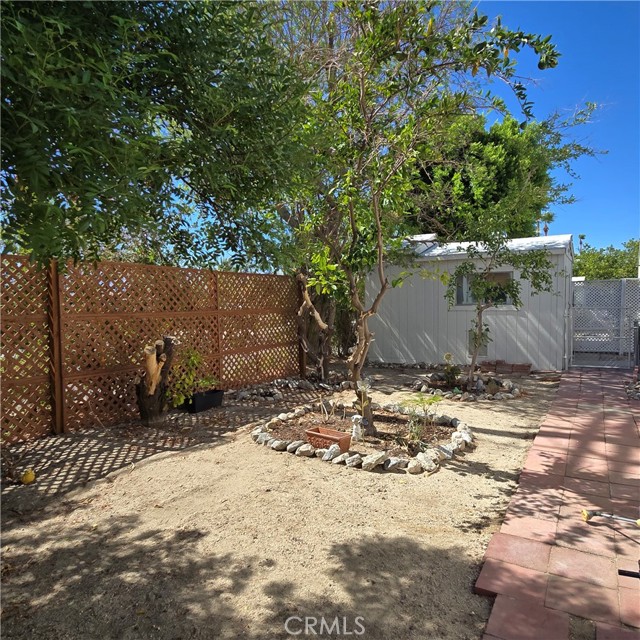 18070 Langlois, Desert Hot Springs CA: https://media.crmls.org/medias/c07219c2-7303-4ec1-904a-c468fce5a733.jpg