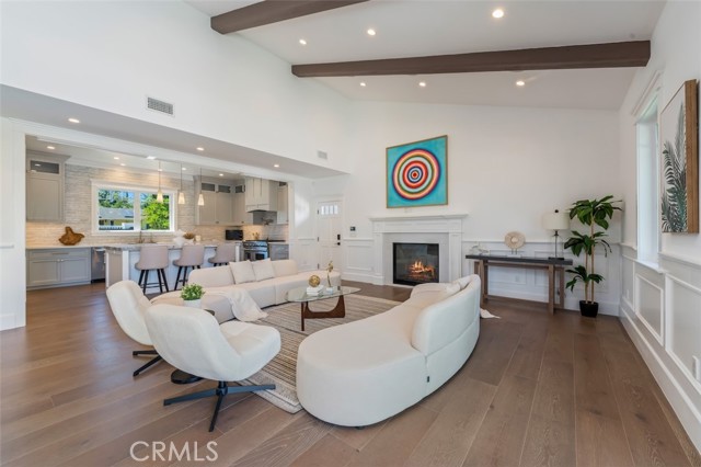 Detail Gallery Image 8 of 59 For 20701 Dumont St, Woodland Hills,  CA 91364 - 8 Beds | 9 Baths