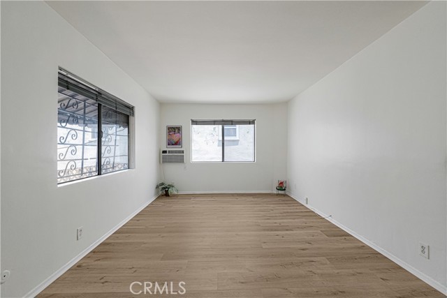 Detail Gallery Image 3 of 21 For 118 S Manhattan Pl #6,  Los Angeles,  CA 90004 - 1 Beds | 1 Baths