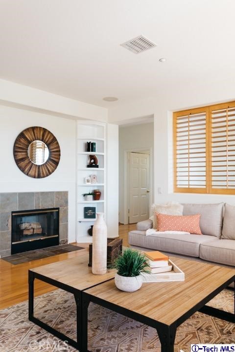 Detail Gallery Image 5 of 19 For 10040 Meritage Ct, Sun Valley,  CA 91352 - 4 Beds | 3 Baths