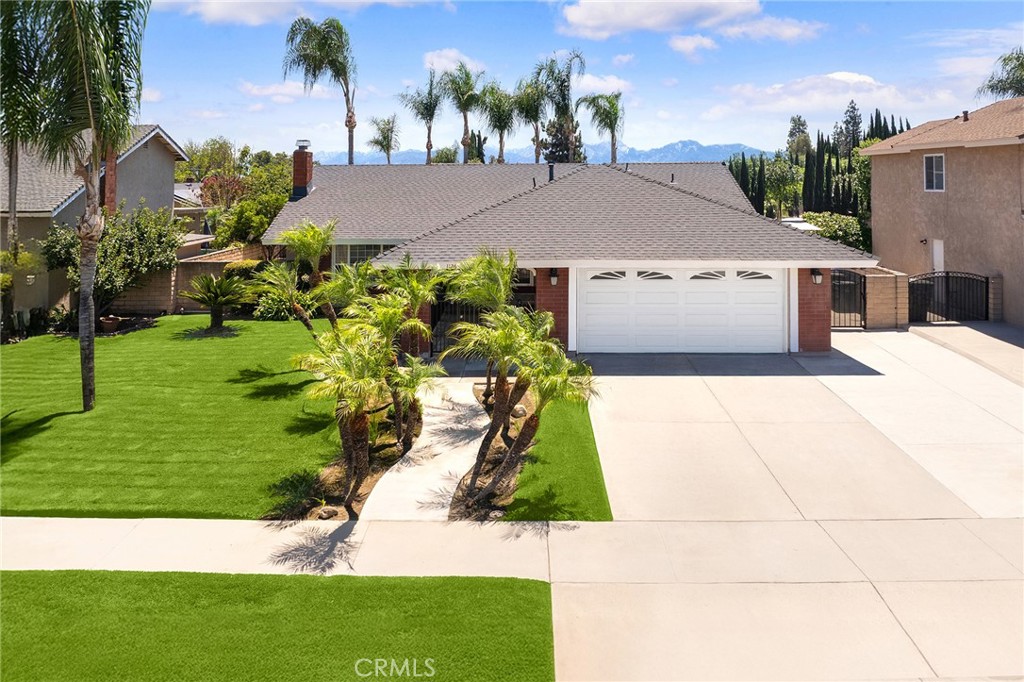 1126 E Bermuda Dunes Street