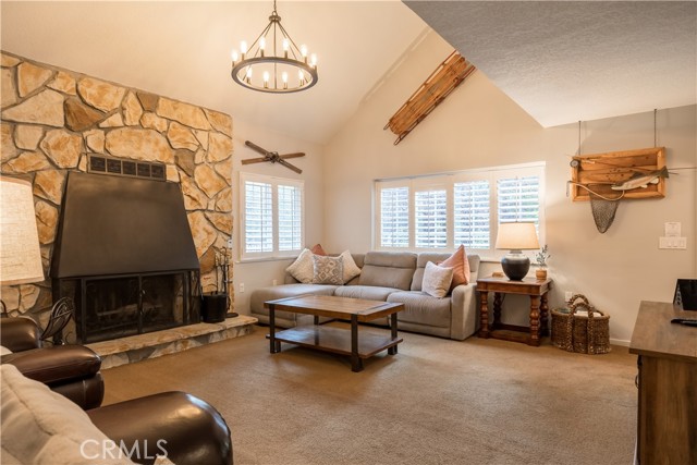 Detail Gallery Image 11 of 34 For 151 N Finch Dr, Big Bear Lake,  CA 92315 - 4 Beds | 2 Baths