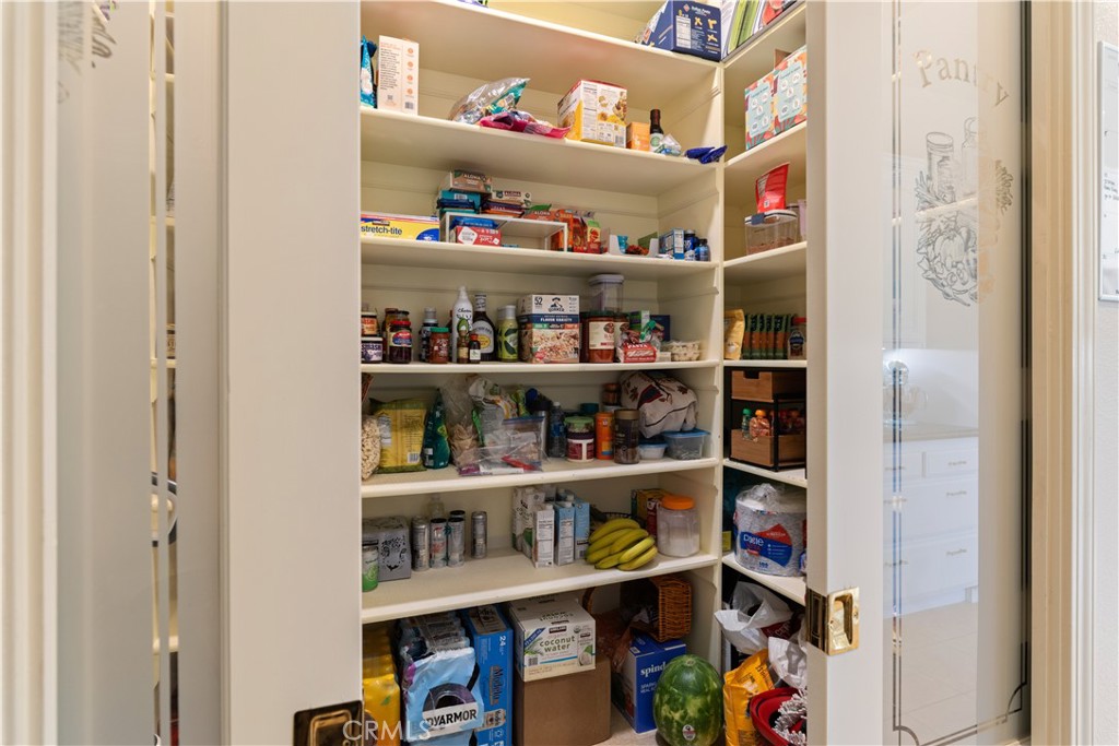 https://media.crmls.org/medias/c074d733-b314-407c-a16c-757525a7e2ee.jpg?preset=X-Large