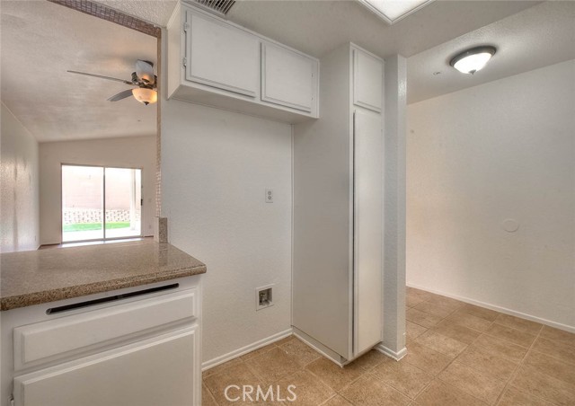 14319 Weeping Willow Lane, Fontana CA: https://media.crmls.org/medias/c0756d4b-c476-4a79-b228-e88bd28b3cba.jpg