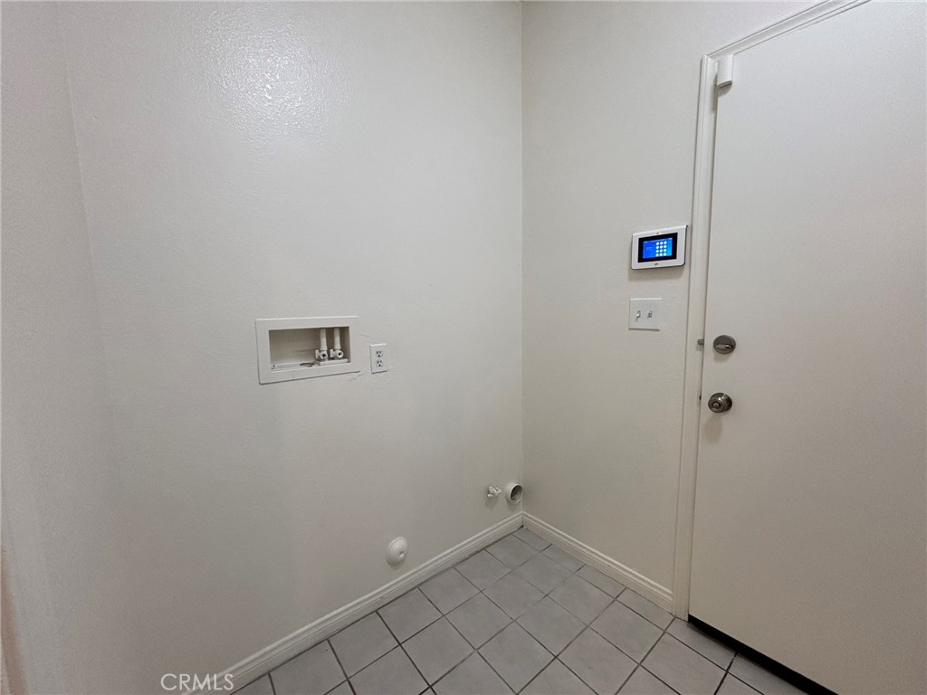 https://media.crmls.org/medias/c075766a-11db-4f3b-9692-b06e6621036e.jpg?preset=X-Large