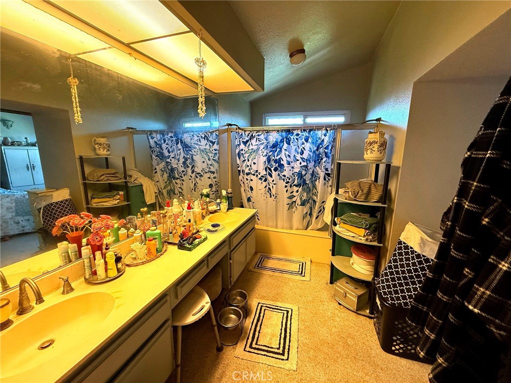 https://media.crmls.org/medias/c075f13e-0503-4593-b50c-78a678893182.jpg?preset=X-Large